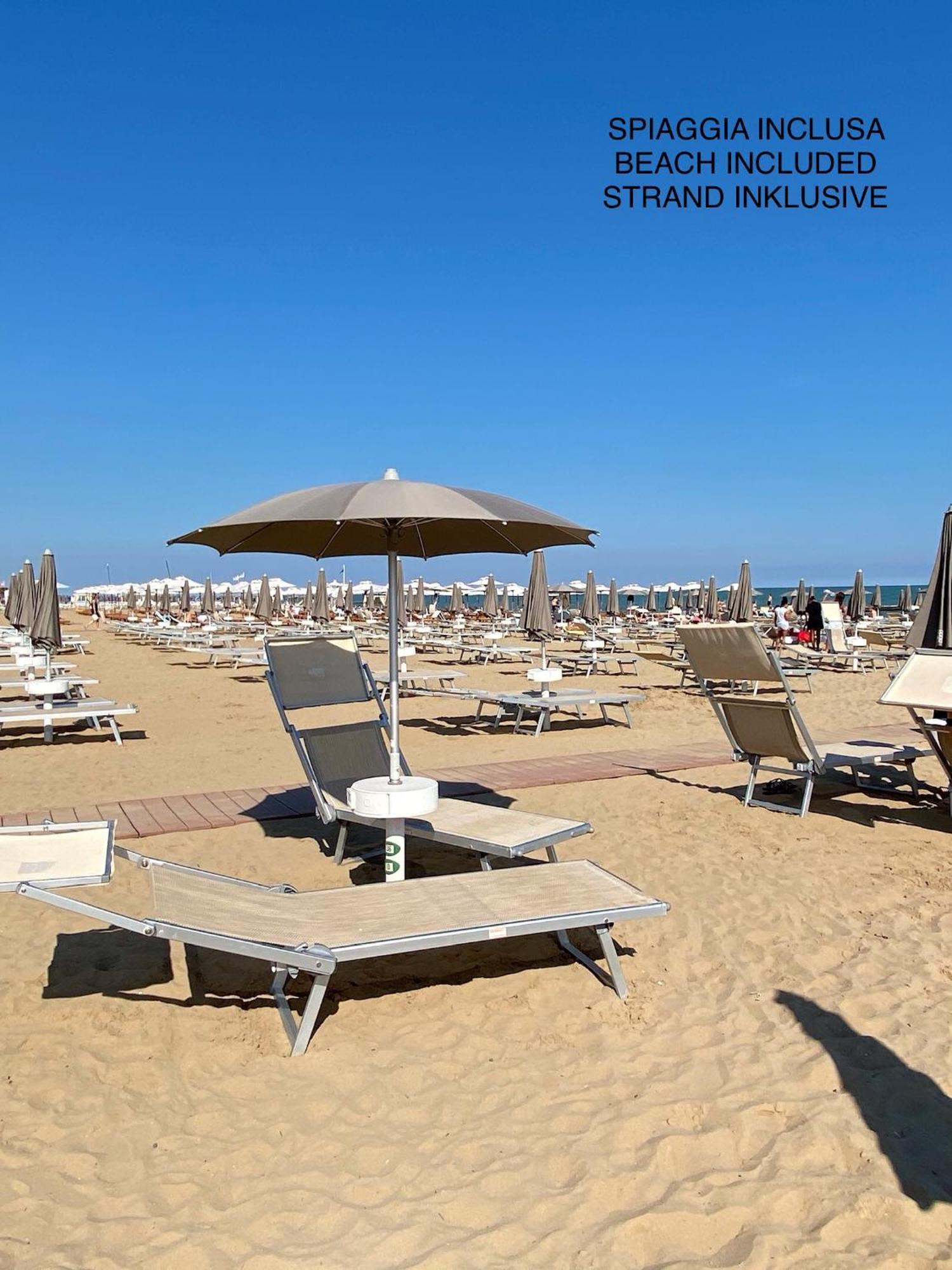 Beach Palace With Small Swimming Pool, Private Beach, Parking Лідо-ді-Єзоло Екстер'єр фото