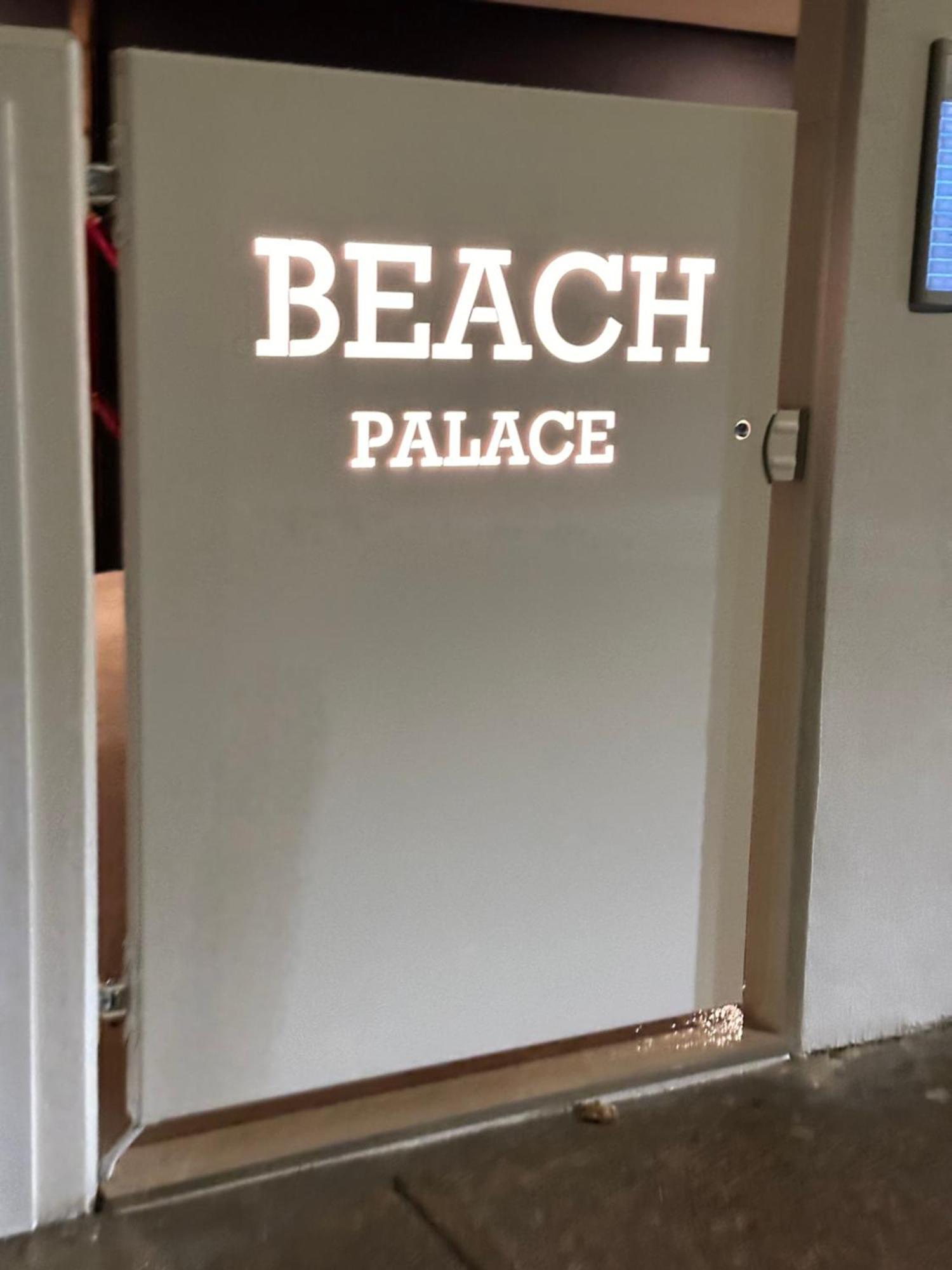 Beach Palace With Small Swimming Pool, Private Beach, Parking Лідо-ді-Єзоло Екстер'єр фото